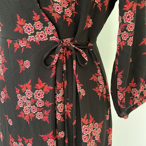 Beautiful long wrap dress - Picture 3 of 10